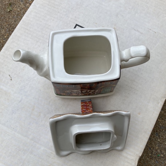 Charming Cottage Teapot with Horse Design - Picture 2 of 4